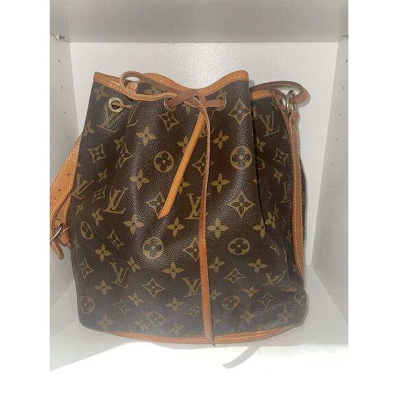 Louis Vuitton Handbags - Louis Vuitton Monogram Canvas Noé Bucket Bag